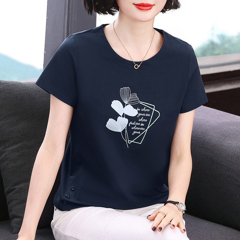 Summer Plus-Size Mom Fashion 2026 New Short-Sleeve T-Shirt for Women, Loose Embroidered Elegant Top with a Casual Vibe