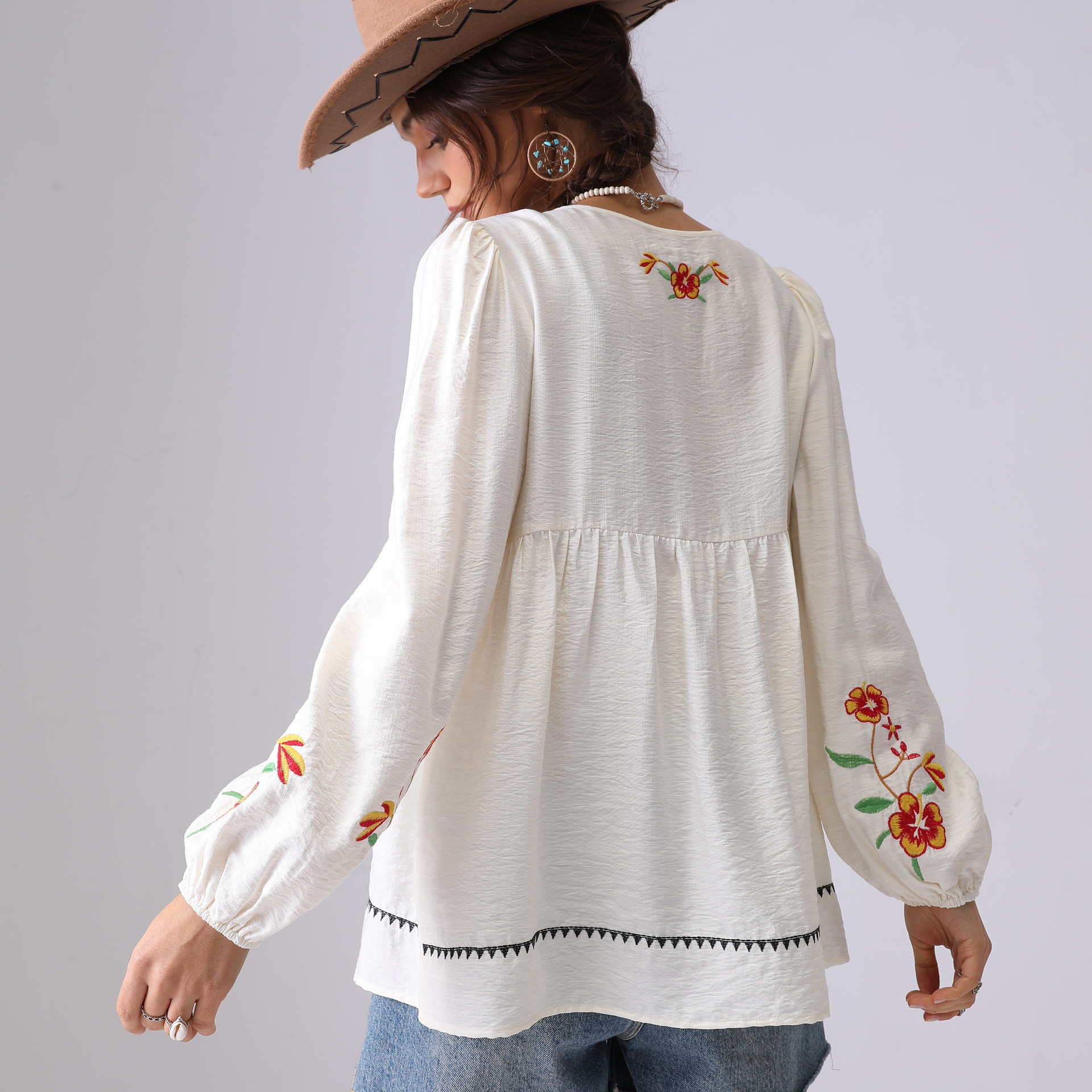 Europa y América primavera y otoño nueva industria pesada bordada V-collar francés camisa de manga larga mujer bohemia chaqueta suelta image 5
