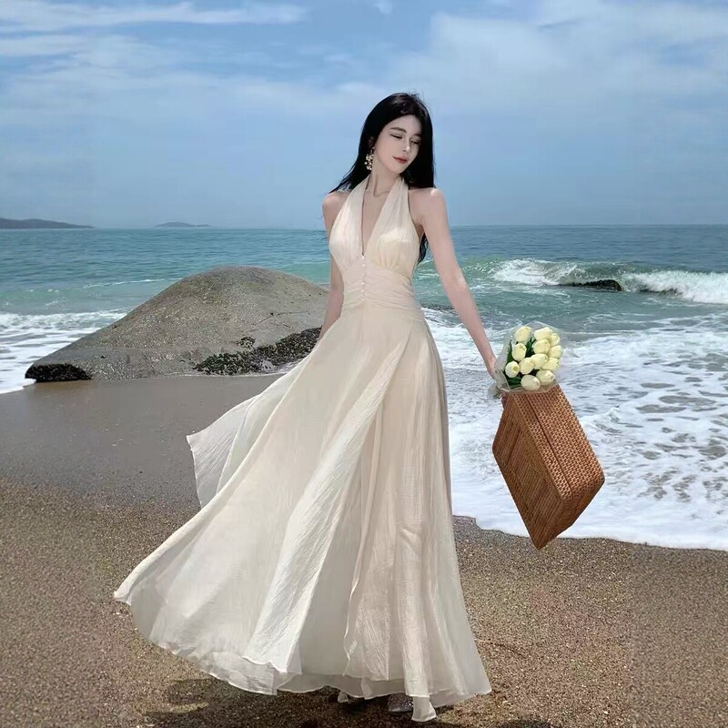 French-Style Halter Neck Long Dress, Seaside Resort Style, Gentle and Slimming Solid Color Dress French-Style Halter Neck Long Dress, Seaside Resort Style, Gentle and Slimming Solid Color Dress