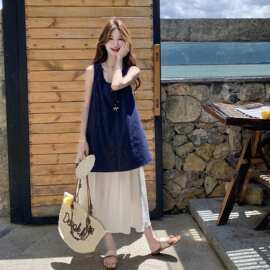 牛仔蓝复古松弛度假风无袖连衣裙女2026夏季新款假两件牛仔背心裙