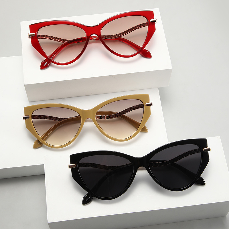 2025 nueva moda europea y americana ojo de gato gafas de sol anti-ultravioleta cadena de decoración de personalidad femenina gafas de sol de moda de alta calidad