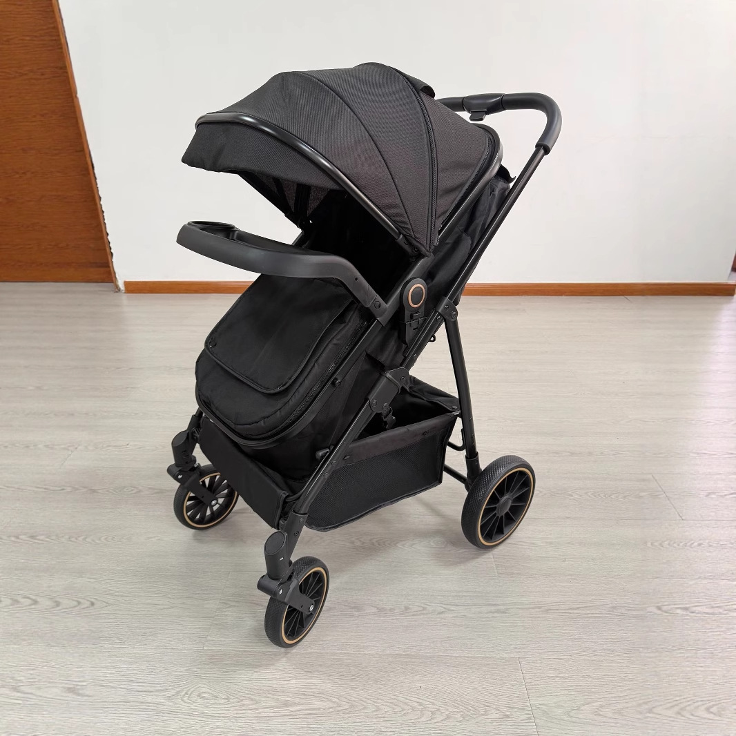 Cochecito con cesta, convertible para sentarse o recostarse, cochecito de bebé plegable bidireccional de vista alta, cochecito de bebé para niños con cuatro ruedas y estructura dorada.