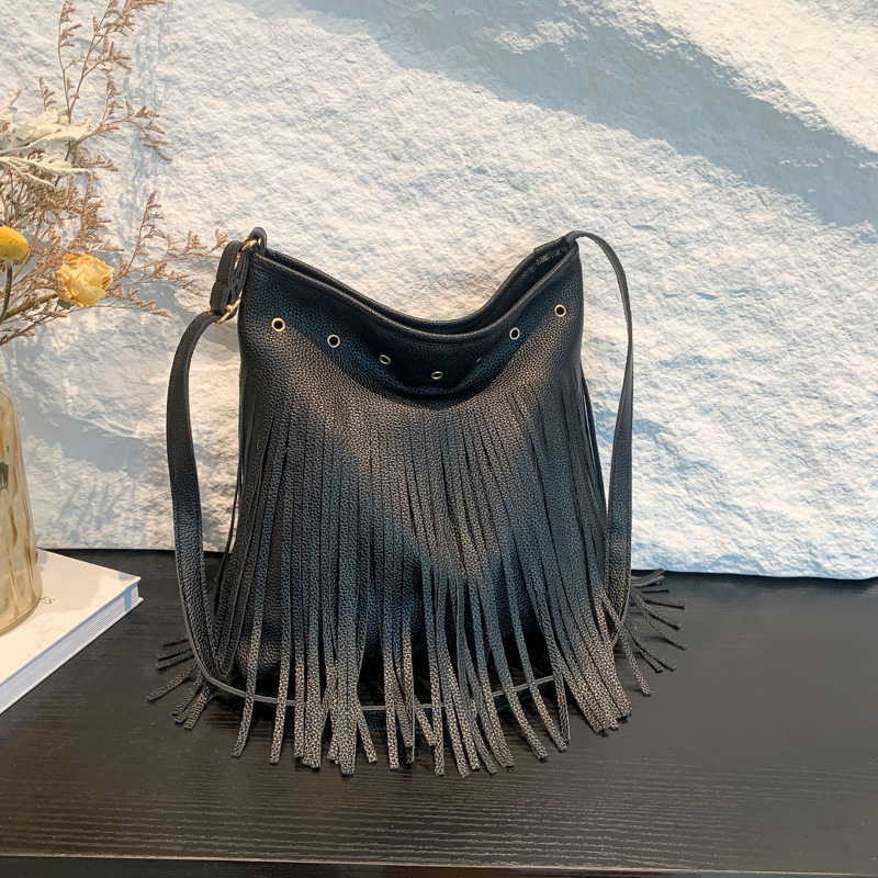 Bolsa de brazo retro jeans verano 2024 nuevo mochila de hombro bohemio retro mochila de fresa