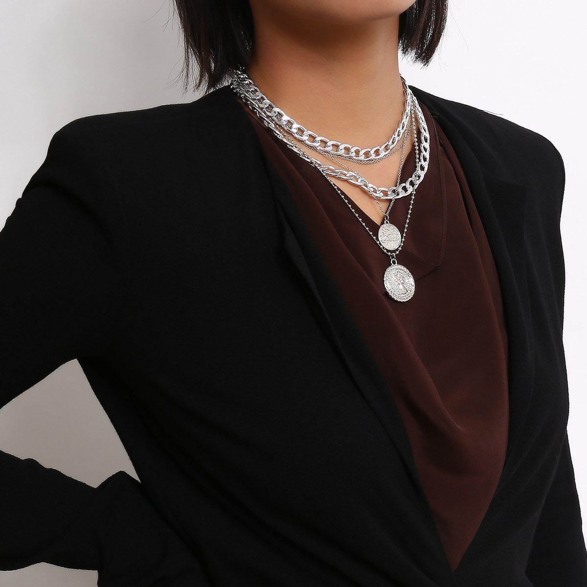 Collana a strati con ciondolo testa umana in lega per donna_voghion.com