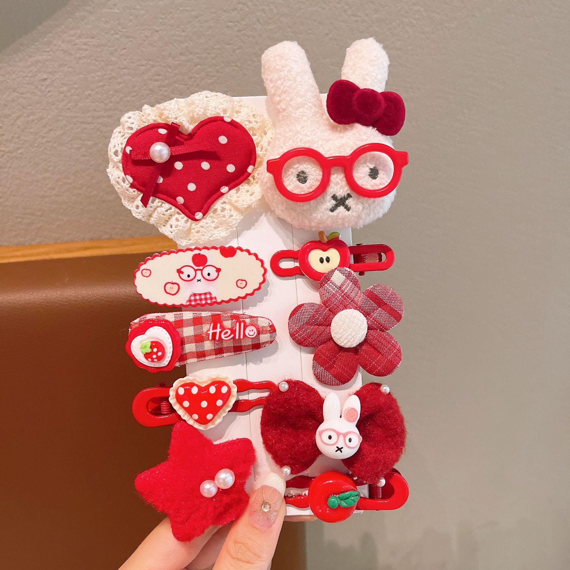 Nuevo pequeño libro rojo con gafas lindas conejo accesorios agujero zapatos correa de pelo ropa accesorios DIY lotes