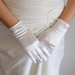 Wg156 Retro Simple Rhinestone Satin Bridal Gloves Short Elegant Wedding Dress Evening Party Gloves Wholesale