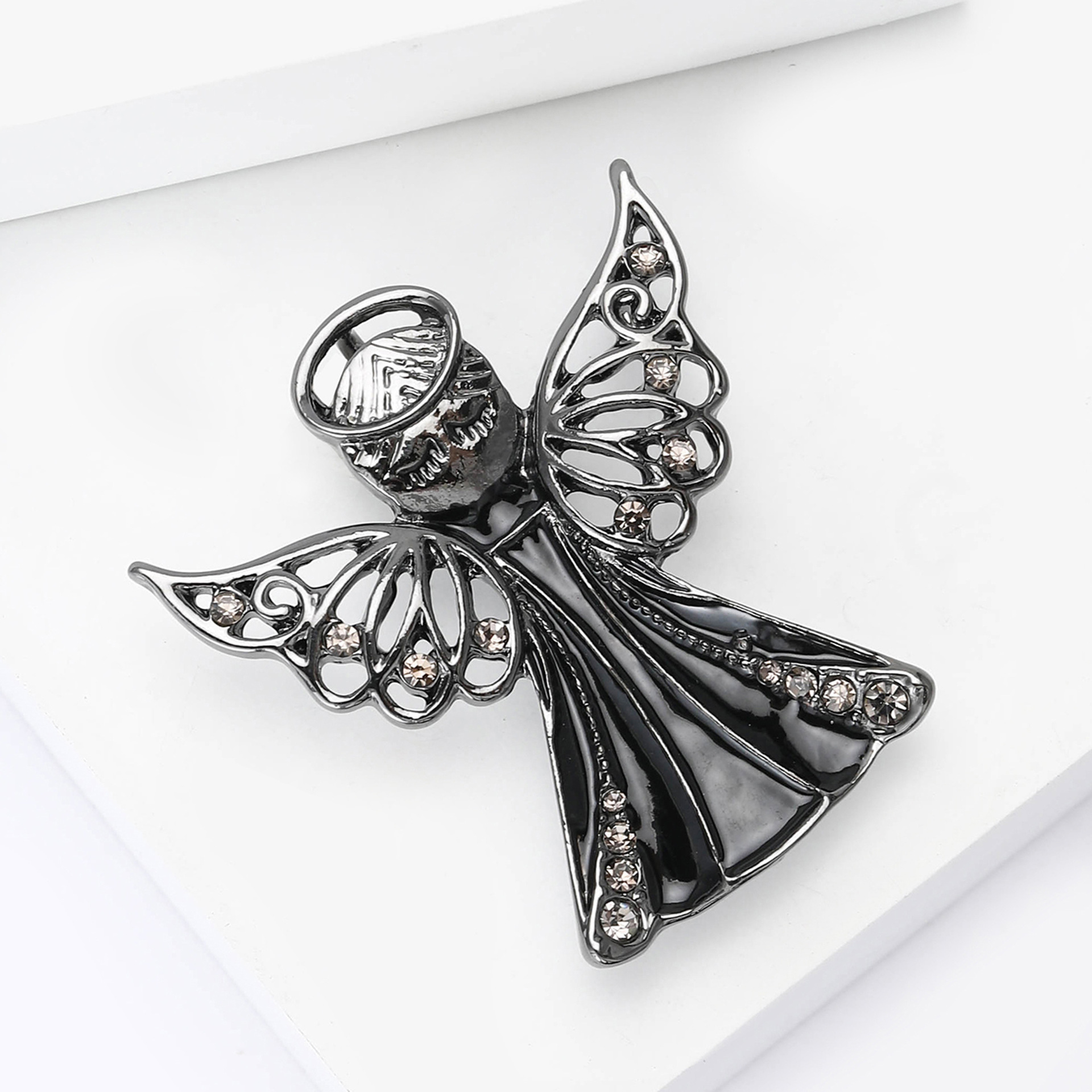 European and American Simple Alloy Enamel Angel Brooch Creative Personalized Clothing Pin Accessories Manufacturer Wholesale