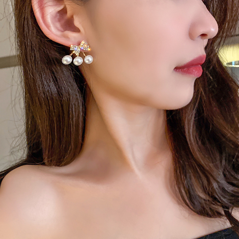 Nihaojewelry Korean Style Pearl Rhinestone Bow Earrings Wholesale Jewelry display picture 1