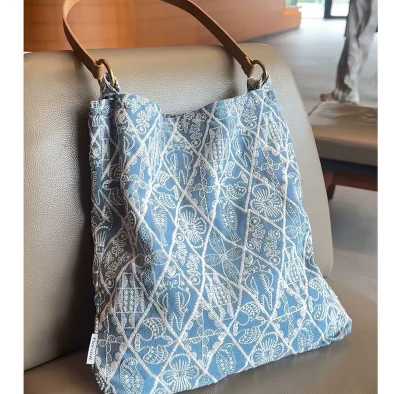 2026 New Niche Design Heavy Embroidery Cowhide Shoulder Bag Large Capacity Single Shoulder Crossbody Commuting Bag 2026 New Niche Design Heavy Embroidery Cowhide Shoulder Bag Large Capacity Single Shoulder Crossbody Commuting Bag