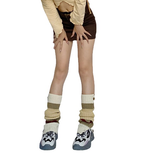 Autumn and winter retro button opening British American college hotties color matching contrasting colors piles of knitted wool leg covers and socks