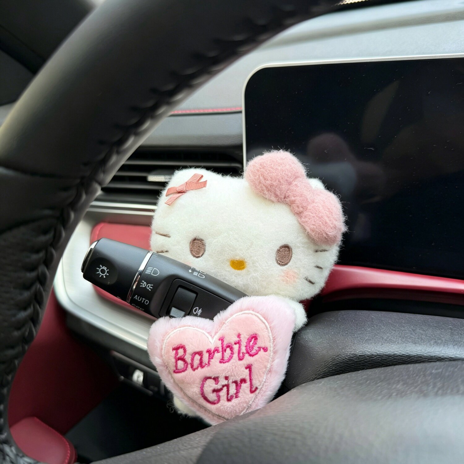 Checkered Heart-Shaped Hello Kitty Cute Car Seatbelt Shoulder Pad Car Decoration Interior Decoration Gift