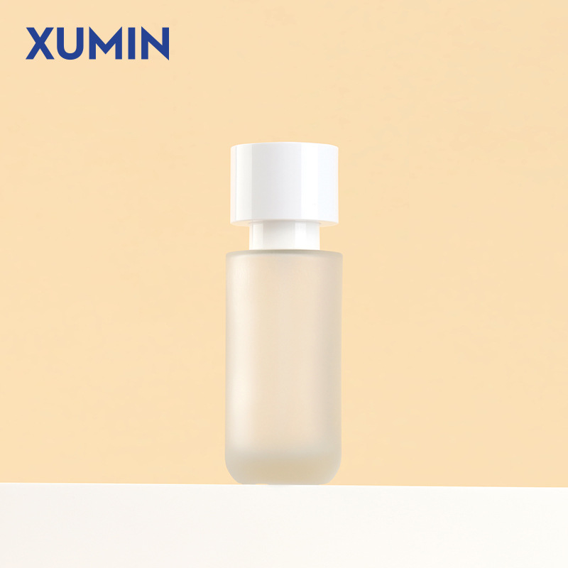 Botella de traje de vidrio cosmético de nuevo producto 30 ml / 100 ml botella de presión de emulsión exfoliante 30 - 50g material de embalaje de botella de crema