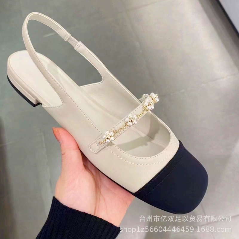 Сандалии в стиле Chanel для женщин 2023 летние новые туфли Мэри Джейн с жемчужной цепочкой в стиле ретро, подходящие по цвету пустые туфли с закрытым носком сзади