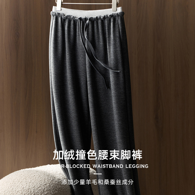 Comfortable and skin-friendly walking pants made of mulberry silk and wool, with fleece lining, contrasting color waistband, and jogger-style design with a faux two-piece construction/tb8939
