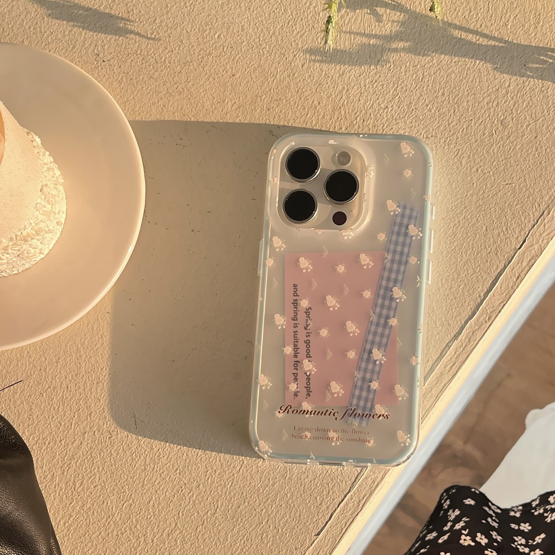 Personalidad de nicho pequeña flor fresca adecuada para iPhone 15Pro funda para teléfono móvil 16ProMax femenino 14 simple 15PM