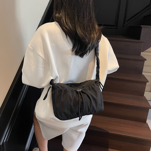 Casual Minimalist Pleated Single Shoulder Bag Spring Korean Version Lightweight Crossbody Canvas Bag Unique Design Single Shoulder Bag for Women