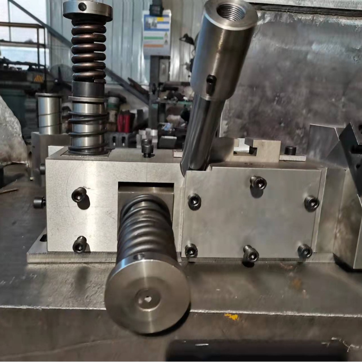 长期供应角钢冲孔生产线模具配件齐全源头厂家