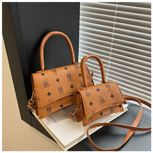 �߼���С������Ů��2025�¿�r��ӡ���z��μ�б���С�������