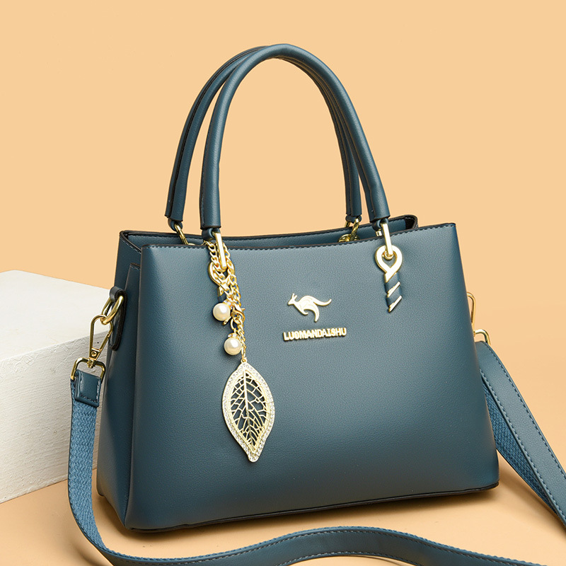 2023 nuevo práctico de gran capacidad simple viajero bolsa de mensajero de las mujeres bolsa de tres capas boca brillante cuero suave entrega de una pieza