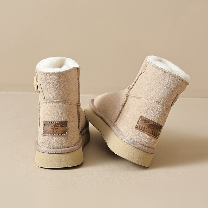 Botas de nieve Augusden de suela gruesa para mujer, novedad de invierno 2025, zapatos de algodón de felpa ultragruesos de caña corta, mocasines de plataforma.