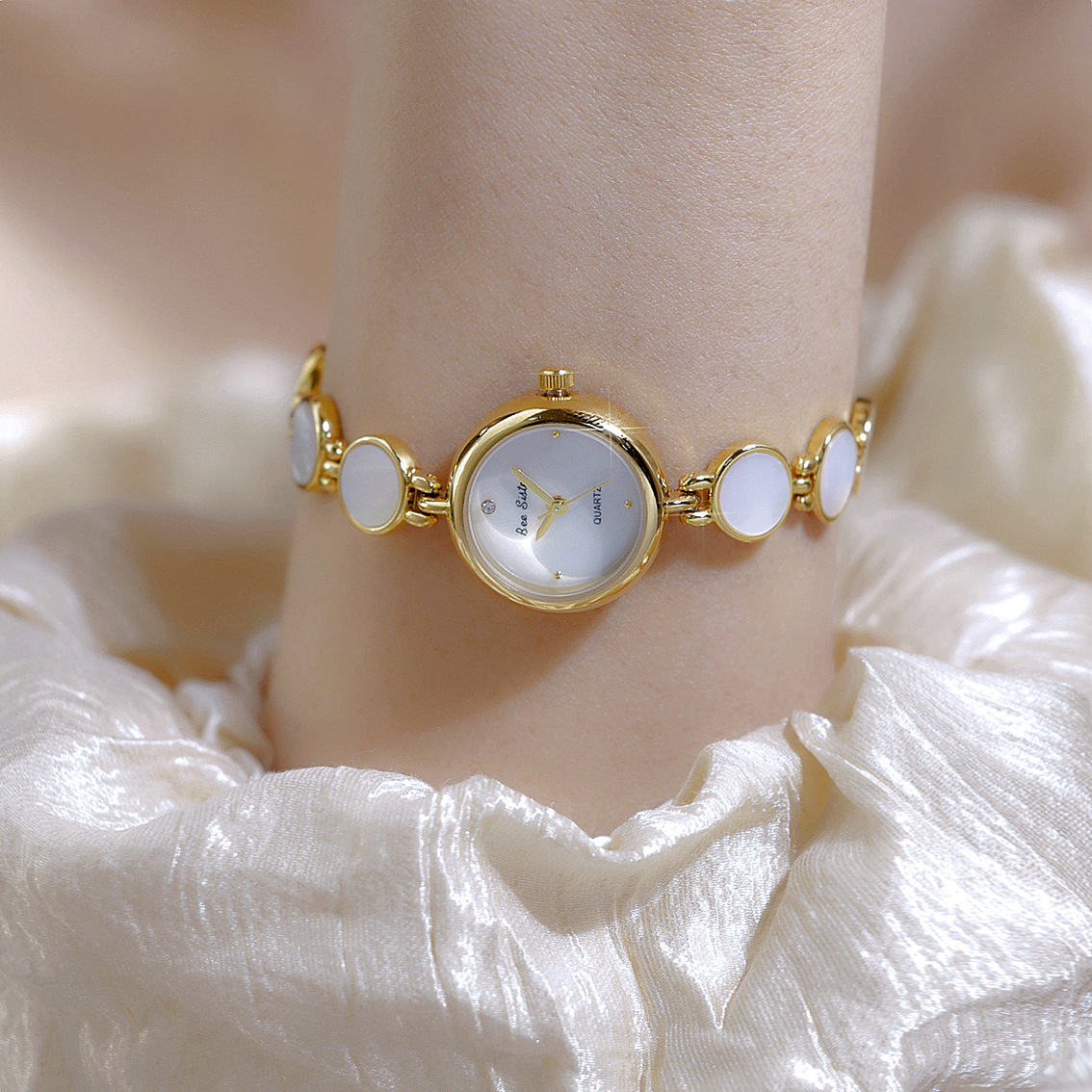 60g Weight Tempered Glass Mirror Material Fine Steel Strap Material Watch Classification Pointer Display Type Jewelry Buckle Buckle Style Round Dial Shape Holiday, Daily Occasion Quartz Movement Solid Color Pattern All Seasons Season Women's Gender Casual, Classic Style Style Casual Classic Style Solid Color Jewelry Buckle Quartz Watch 9