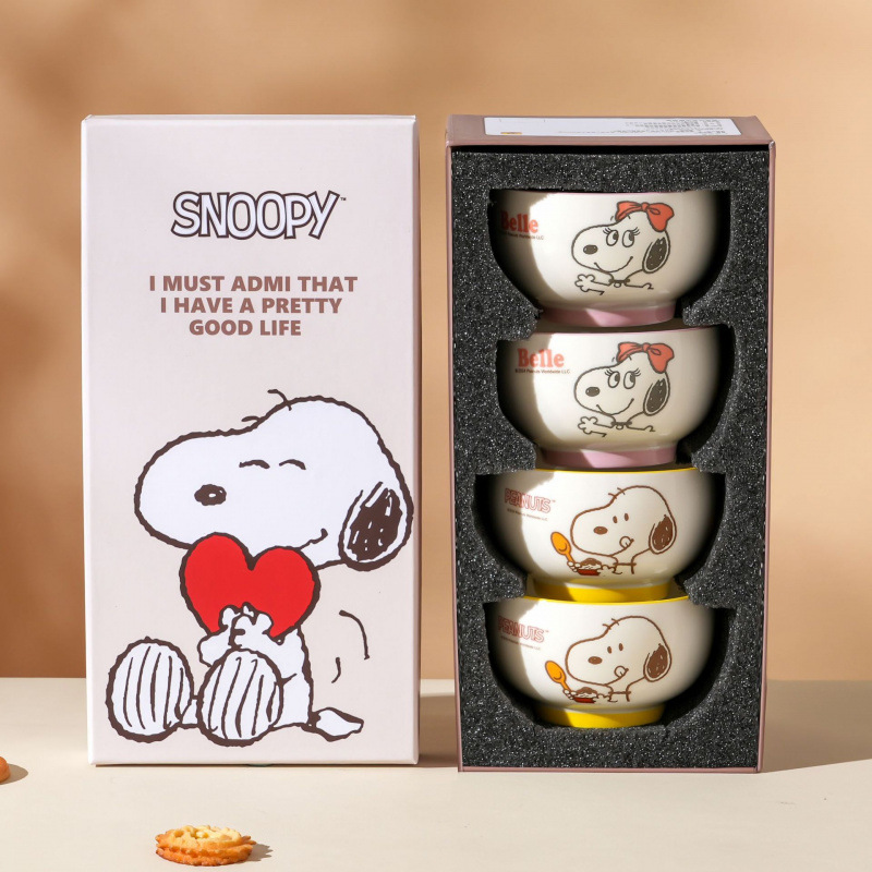Snoopy auténtico cubiertos de cerámica tazón de arroz caja de regalo set encantador dibujos animados tazón doméstico de grado alimenticio al por mayor