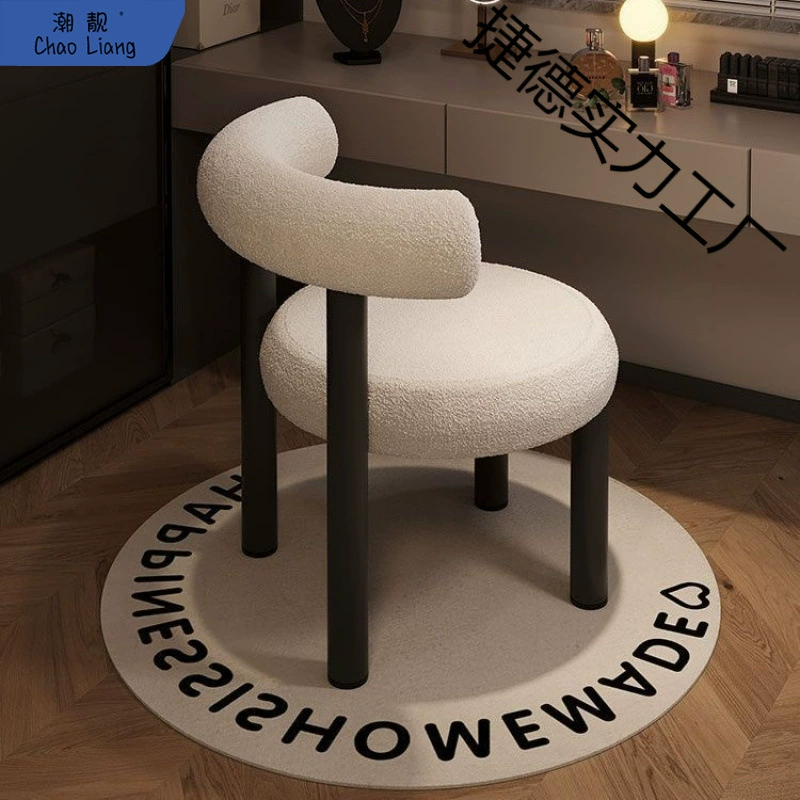 Комод для макияжа стул спальня стул для девочек высокого уровня чувство дизайнер ягненка пух жирный крем ветер стул металлический