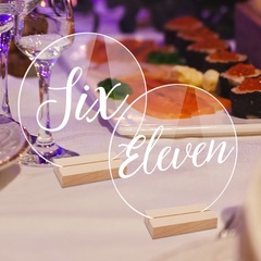 BTU080亞克力圓形桌位牌婚禮桌號牌餐桌牌酒席UV木質底座席位牌