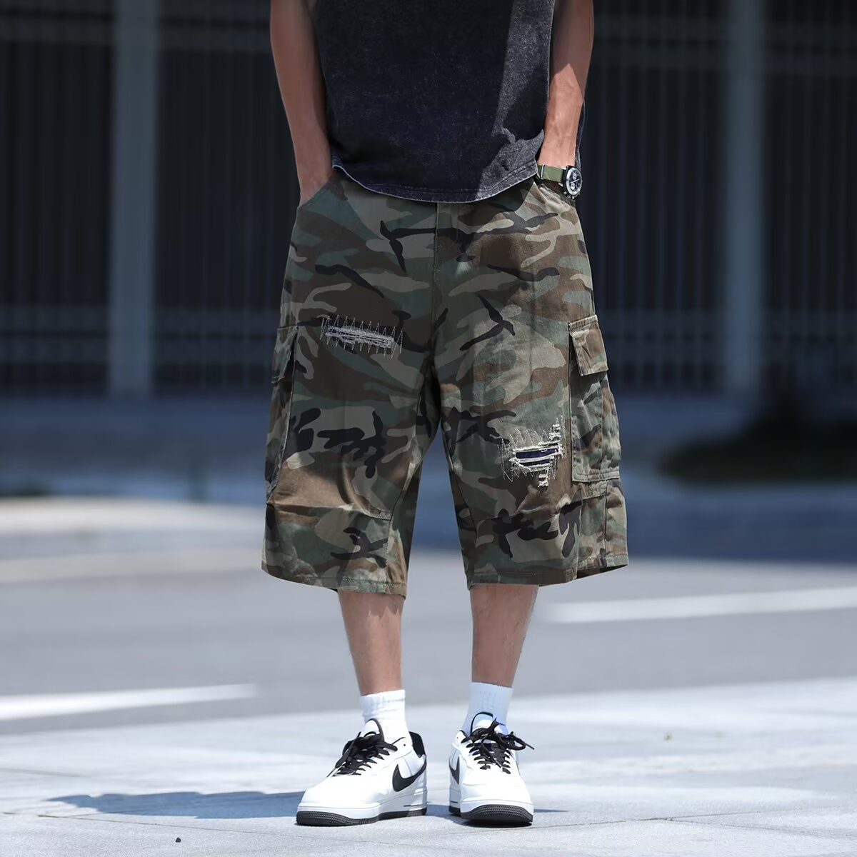American-Style Ripped Patch Camouflage Denim Shorts for Men, Loose Fit with Large Pockets, Lumberjack Style, Washed Wide-Leg Pants for Teenagers