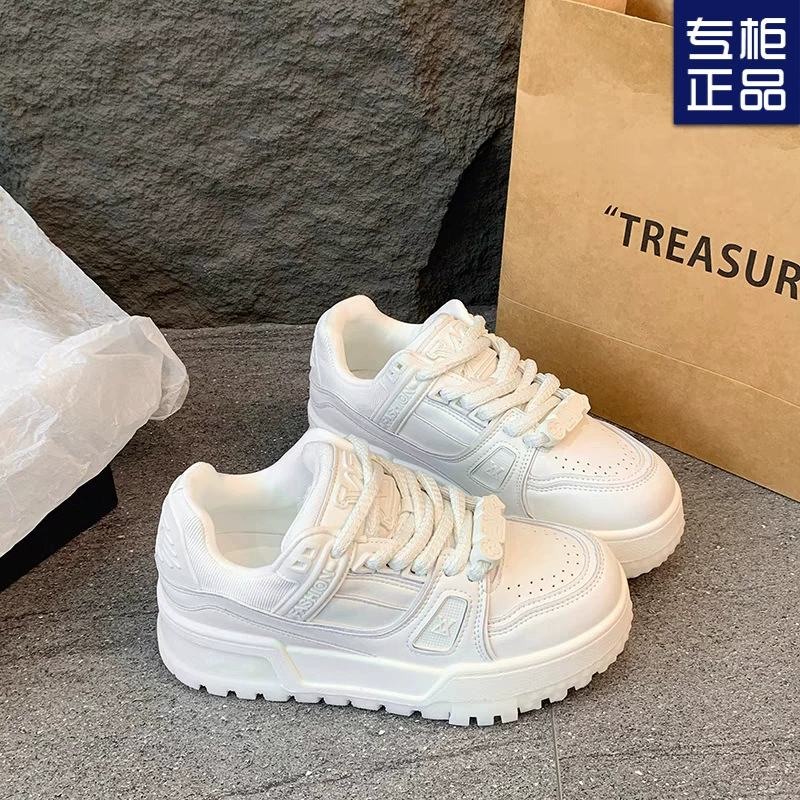 Европейские товары 2025: туфли на шнуровке с широким носком, повседневная обувь, кроссовки, белые туфли, спортивные туфли на толстой платформе, обувь для полных женщин.