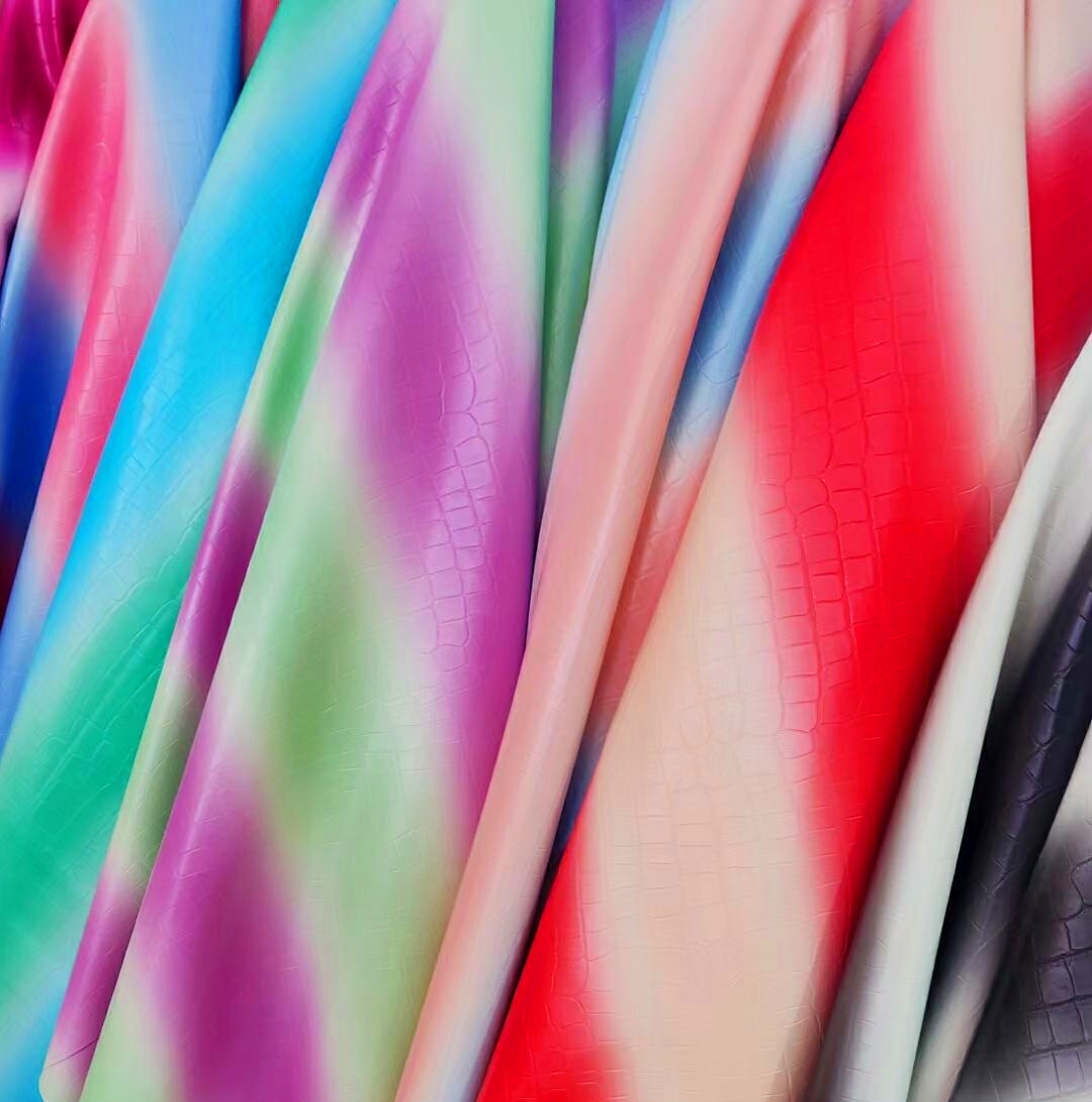 PU渐变鳄鱼纹 渐变大竹节纹 手感软箱包鞋材服装笔记本皮带料现货