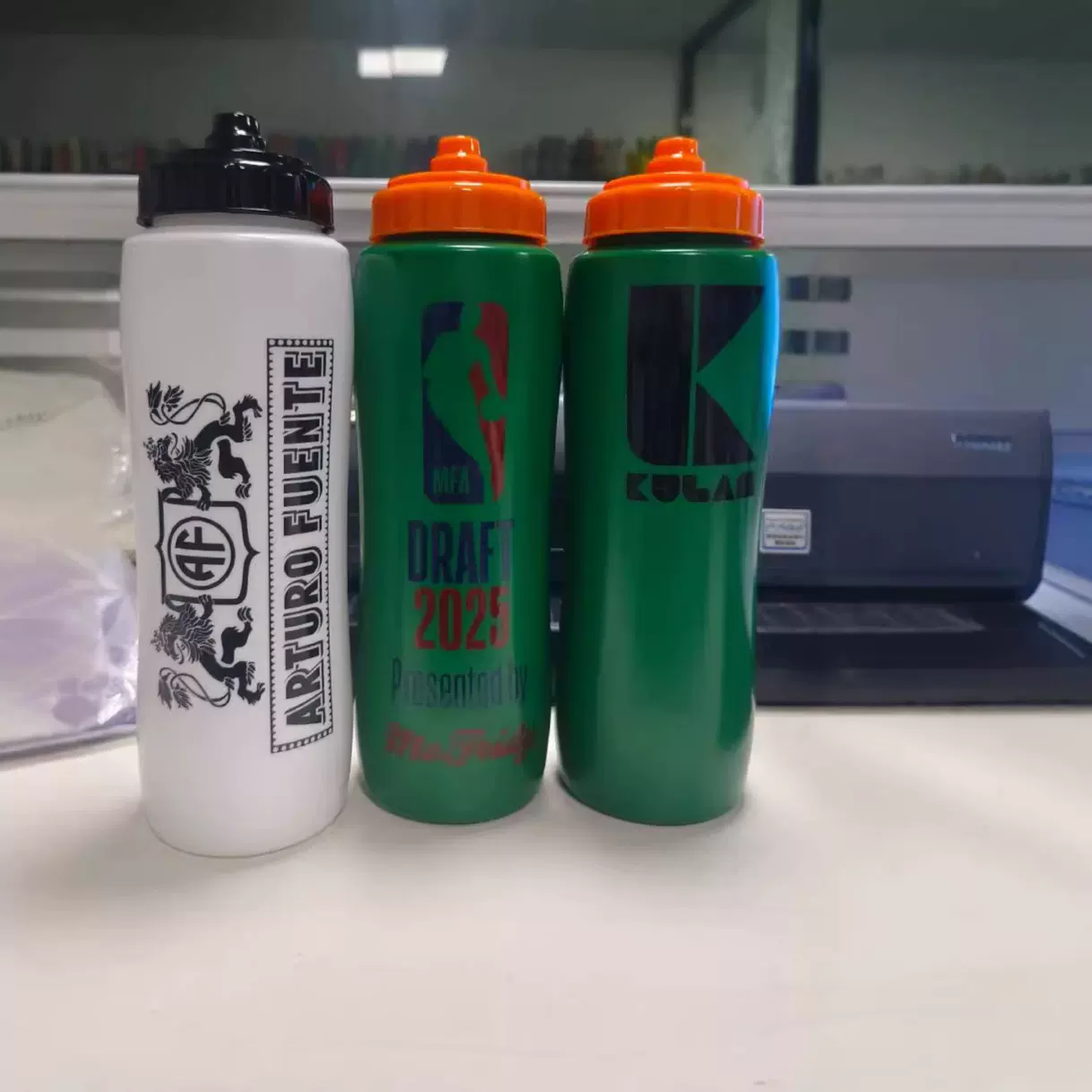 厂家定制挤压水壶大容量PP运动水壶1000ml塑料LDPE户外水壶大容量