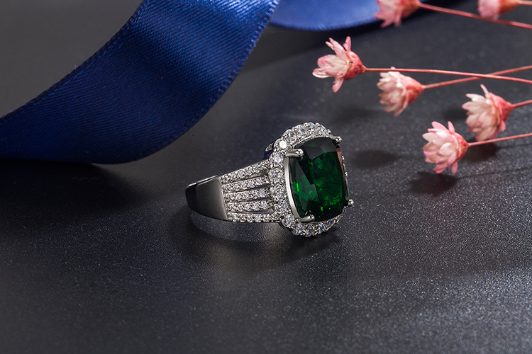 Fashion Sapphire Four-claw Full Diamond Zircon Emerald Copper Ring display picture 2