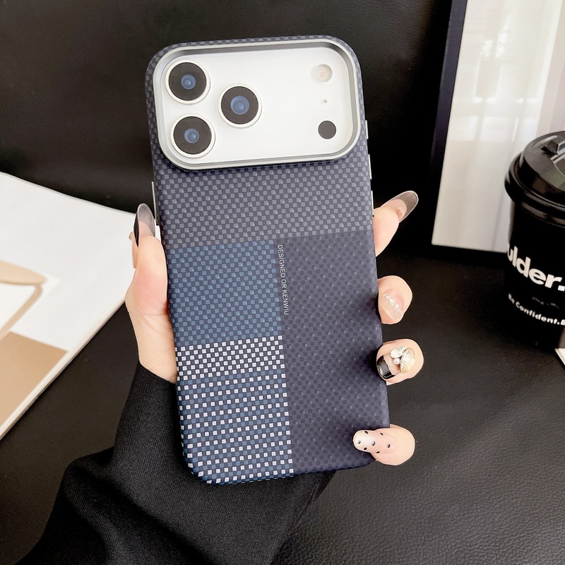 碳纤维纹磁吸适用iPhone17promax鎏金16格纹防摔金属15字母手机壳|undefined