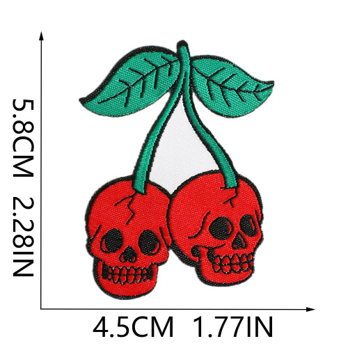 Adorn the black leopard fabric patch on clothes with cherries, and iron the skull head patch on the ghost hand collar label for the bag.