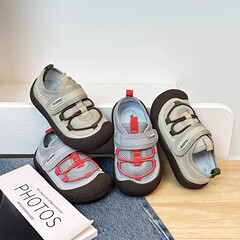 子供の運動靴2025春夏の新型の男女の子供のキャンバスの靴の滑り止めの柔らかい底の赤ちゃんの靴のアウトドアのネットの通気性