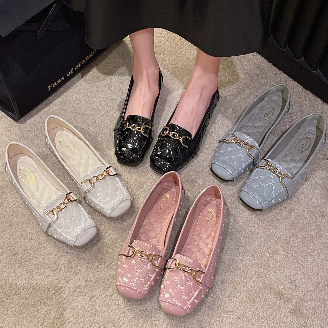 Яркие кожаные однослойные туфли с квадратным носком и мелким ртом для женщин, весна и осень, новые дышащие модные Универсальные Лоферы больших размеров на плоской подошве для женщин