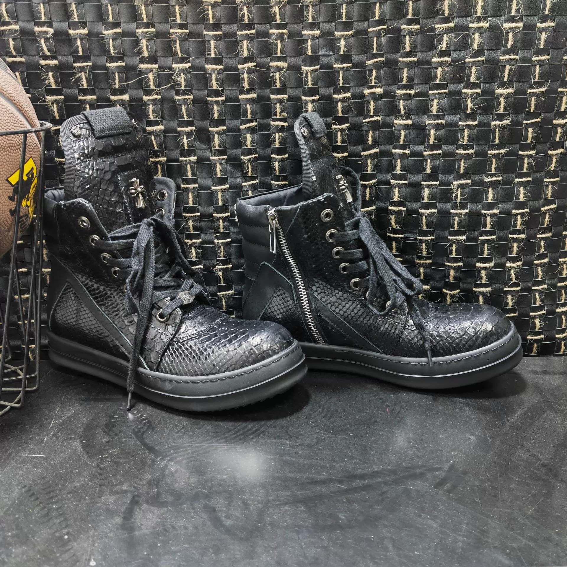 RO25 новая модель змеиного принта мужской ретро имитация крокодиловой кожи мужская кожаная обувь модная мужская банда сапоги Мартин сапоги Kero