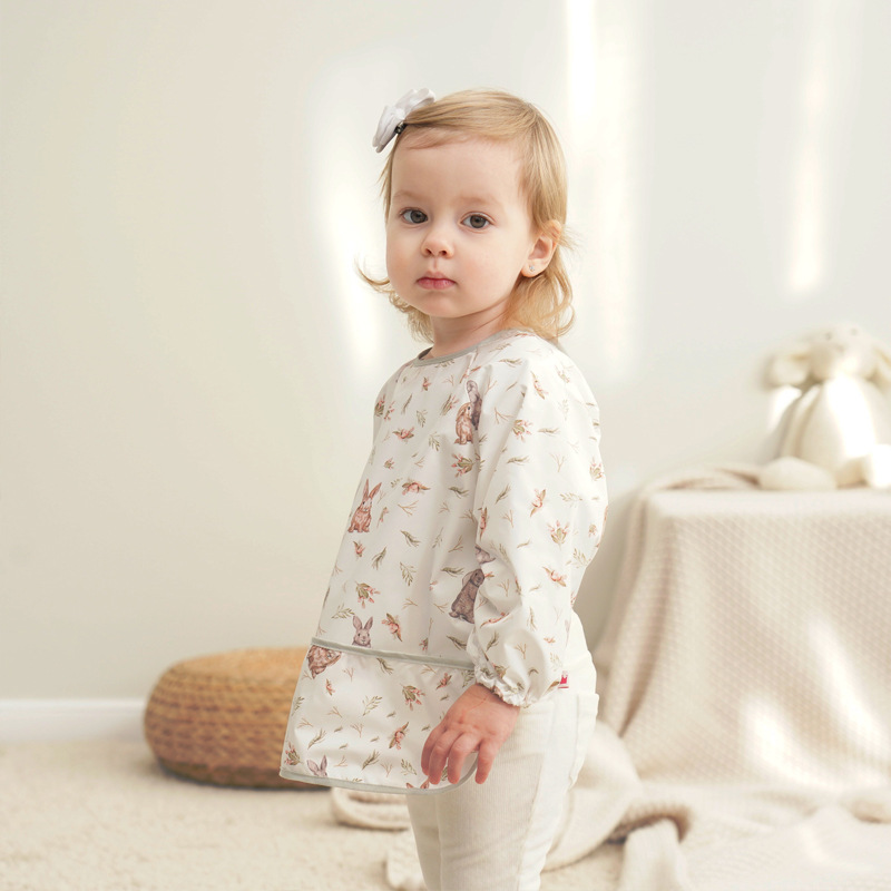 Biblioteca de bebé de algodón para niños mono de manga larga bebé comiendo babero impermeable bebé anti-vestirse suministros maternos e infantiles al por mayor