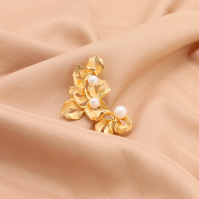 Nueva perla natural broche de la vendimia alto sentido metal viento romper hojas ramillete mosaico pin 18K oro image 3