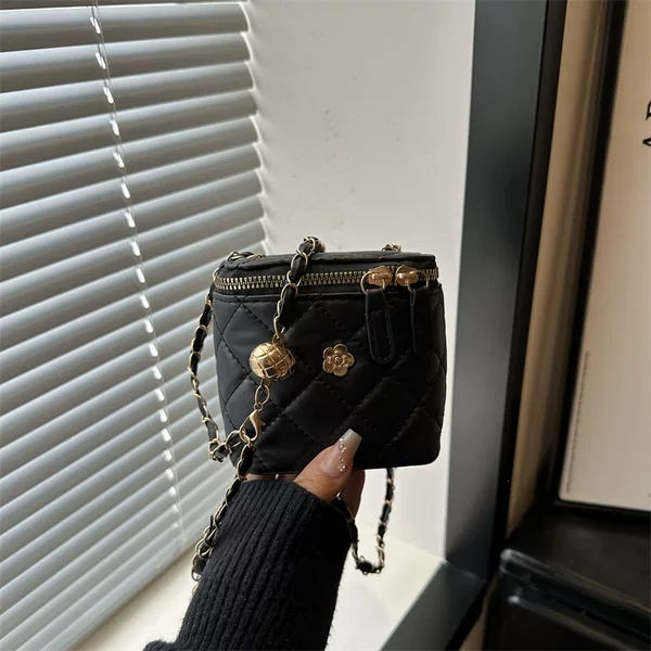 Niche design trendy crossbody women's bag, 2026 summer new fashion simple shoulder stylish commuter bucket bag