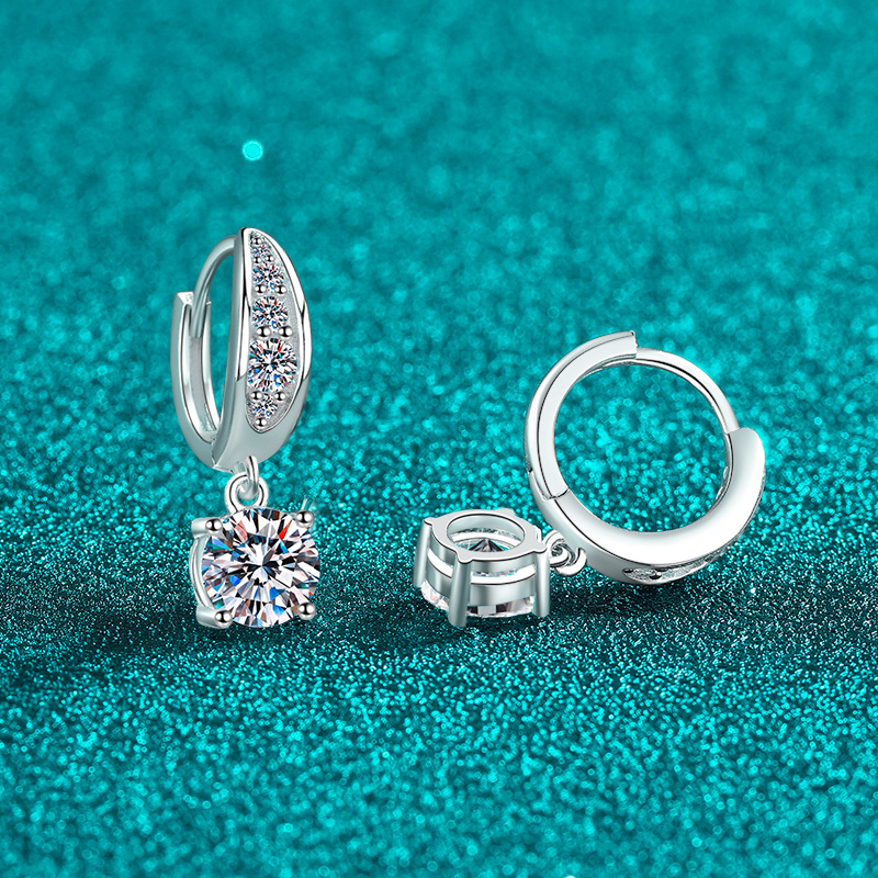 Orecchini a cerchio in argento sterling con moissanite d_voghion.com