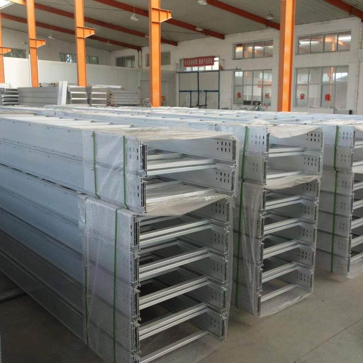 铝合金铝型材电缆桥架喷塑热镀锌不锈钢梯式托盘式大跨距光伏线槽