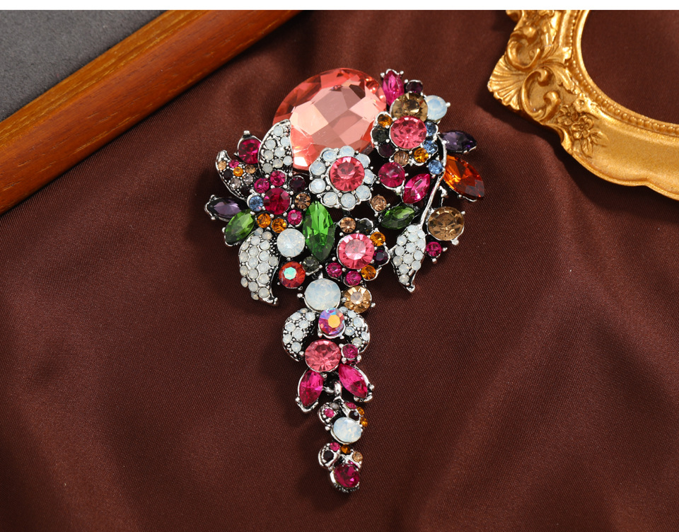 Retro Flower Alloy Unisex Brooches display picture 5