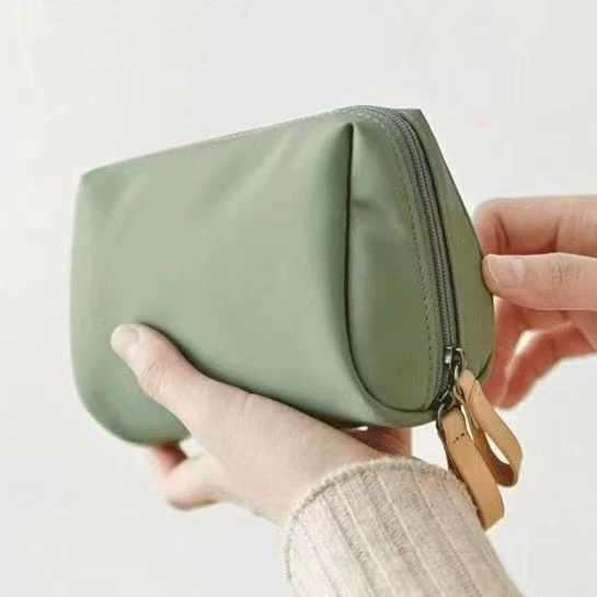 2025 Новый корейский стиль косметичка для женщин, повседневная сумка большой вместимости, водонепроницаемая косметичка для путешествий, портативная нишевая сумка