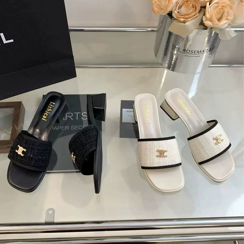 Летние шлёпанцы с металлическим логотипом (Chanel-style), массивный каблук, размеры 35–40