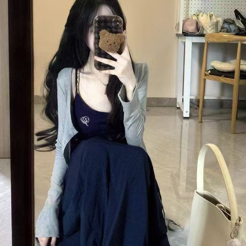 修身显瘦掐腰藏青色吊带连衣裙女2025秋季新款开衫长裙学院风套装|undefined