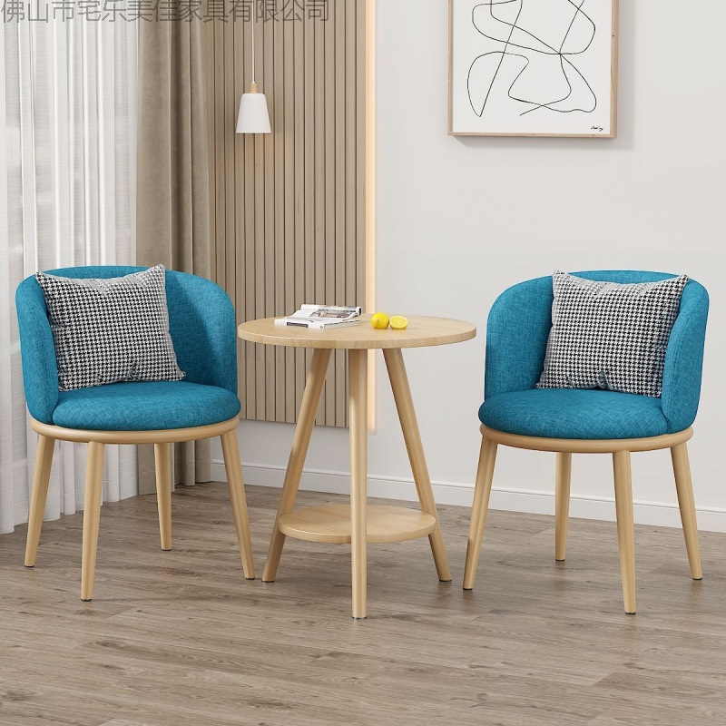 Mesa y silla de ocio balcón sala de estar de lujo ligera mesa y silla combinación de hotel de alojamiento residencial negociación en línea mesa y silla set de tres piezas