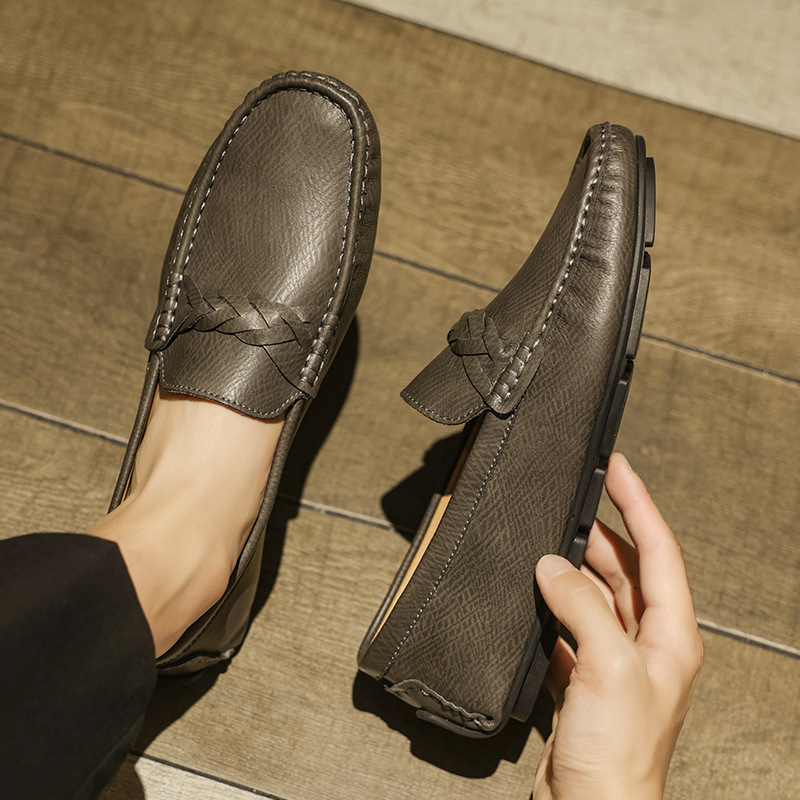 2025 verano nuevo estilo Doudou zapatos hombres versión coreana de un pie perezoso simple transpirable zapatos de cuero casuales para hombres fondo suave para hombres