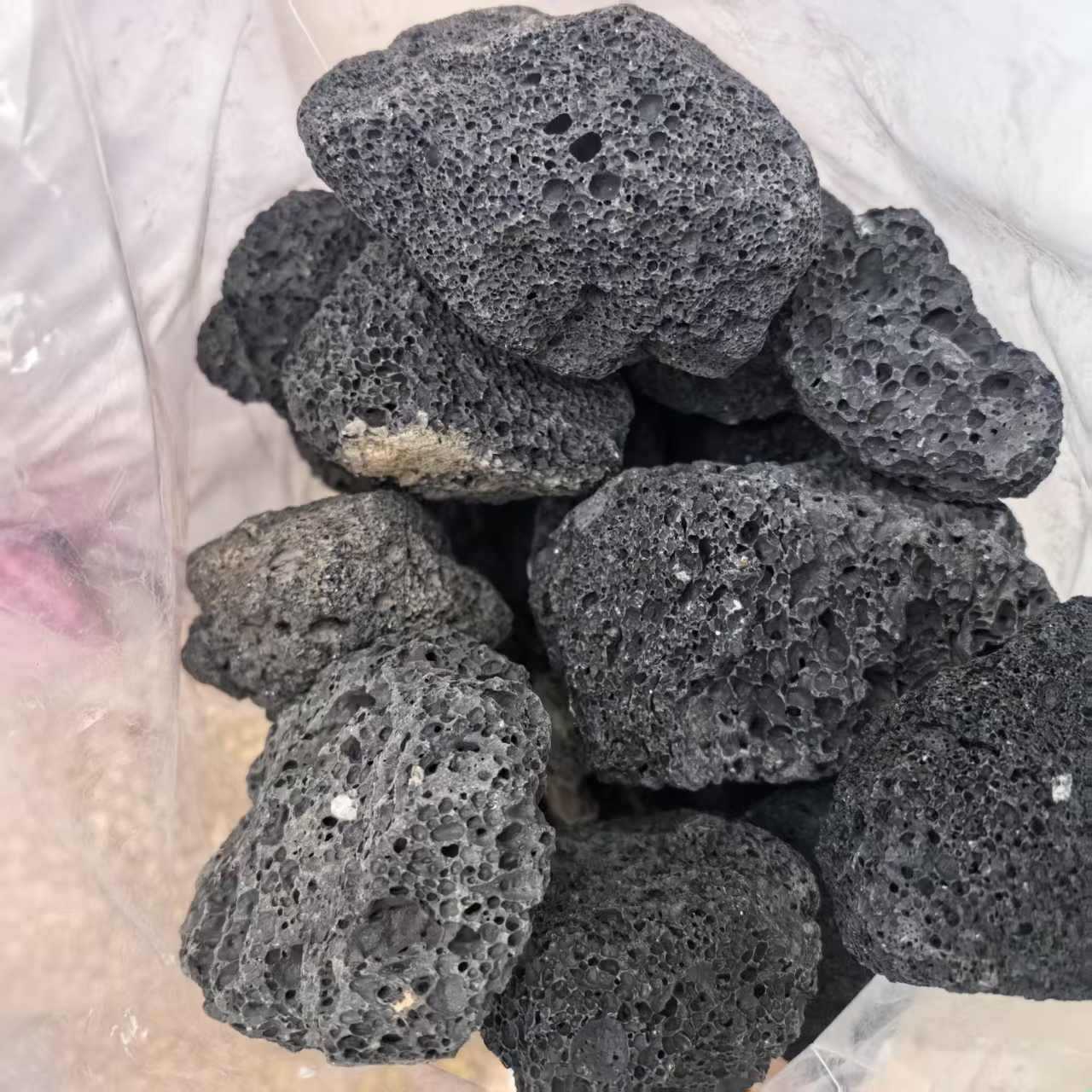 批发黑色火山石火炉用防爆火山石耐高温黑色火山石天然黑色火山石